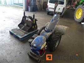 Helmstok met frezen en stenen burier