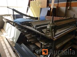 4 machines voor zink met tafelinhoud