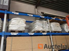 +/- 3000 kg strooizout