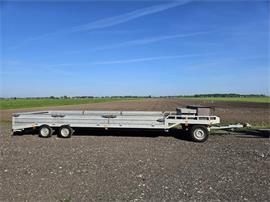 Schamelwagen dieplader met oprijplaten