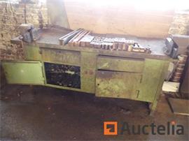 Werkbank met bankschroeven