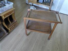 Vintage serveerwagen met wieltjes