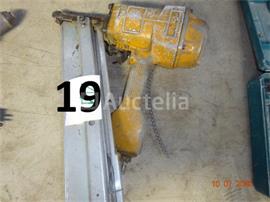 1 BOSTITCH luchtspijkermachine