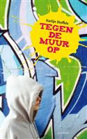 Tegen de muur op