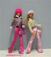 2 Barbie vriendinnen met tassen [POP109]
