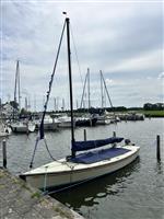 Zeilklare Polyvalk met trailer en motor