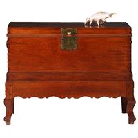 Koloniale compagnie kist ca 1775 op onderstel met bronzen grepen (No.311430)