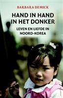 Hand in hand in het donker