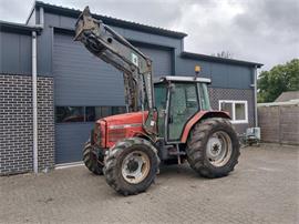 Massey Ferguson 4255 met Voorlader