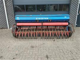 Stegsted  zaaimachine 3 meter 36 pijpen