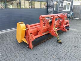Ducker UM 30 Frontklepelmaaier