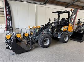 Giant G2700 HD X-TRA + minishovel / kniklader NIEUW