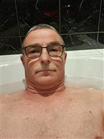 Lieve en leuke man van 58 jaar zoekt intimiteit.
