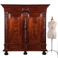 Majestieuze en zeer verfijnde rankenkast ca 1800 (No.331520)