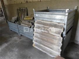 5 Stapelbare metalen bakken met inhoud