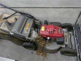 2 Kaaz benzine grasmaaiers
