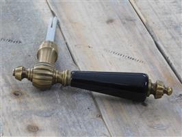 1 Deurklink met keramische handvat zwart, messing gepatineerd