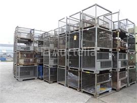 4 stapelbare draadbakken