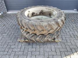 Wielen / banden 320/85 R36 12.4 R36