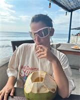 Sexy, brutale meid met prachtige borsten