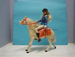 paardrij barbiepop op paard met galop geluid