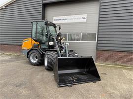 GIANT G2700 HD+ met cabine minishovel NIEUW