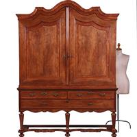 Majestueus kruisvoet kabinet met gewelfde kroon in noten met mahonie visgraat ca 1720 (No.991940)