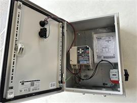 Nieuwe schakelkast met frequentieregelaar voor motoren tot 1,1 kW