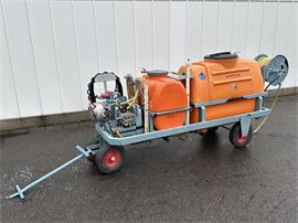 Empas 36-120-200/600E spuitwagen met 2 tanks 200 en 600 liter