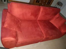 Rode 2,5 zits bank met bijpassend kussentjes