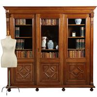 Boekenkast of Bibliotheekkast met drie schuifdeuren en verstelbare planken (No.362910)