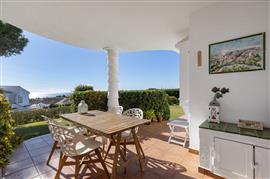 Appartement met zeezicht in Calahonda.