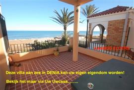 Uw Villa direct aan zee in DENIA met 3 parkings en