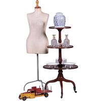 Grote 18e eeuwse Dumb Waiter met drie roterende bladen (No.381220)