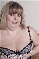 Ik ben een vrolijke volle dame met veel zin