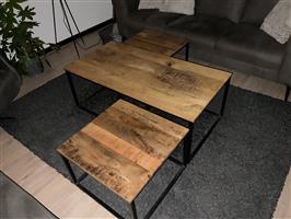 Salontafel + 2 bijzettafels  