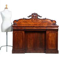 Breed dressoir of Sideboard met 4 deuren en 3 laden het kroonstuk is afneembaar (No.391120)