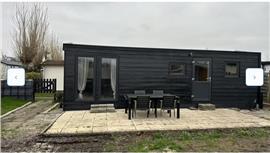 Chalet met staanplaats in warmond