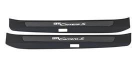 Dit betreft een set Porsche 911 992 Carbon sier instap lijsten set