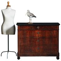 Strakke eenvoudige Biedermeier commode met 4 laden en marmerblad ca 1825 (No.391105)