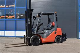 Toyota 2500 KG LPG Triple