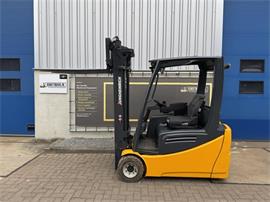 VS-22835 Elektrische heftruck Jungheinrich EFG 220 accu2023