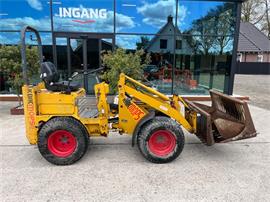 Knikmops 130 met tegelriek en puinbak