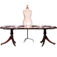 Engelse eetkamertafel waar heel goed armstoelen onder passen max lengte 2,22 m lang ca 1890 (No.4120