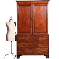Zeer strak Engels Kabinet in fraaie lichtere mooi verouderde kleur ca 1800 (No.421015)