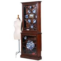 Bijzonder ondiepe vitrine kast met geslepnglas en 8 verstelbare planchettes ca 1865 (No.431560)