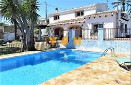 Nice villa, close to the old center of Jávea.