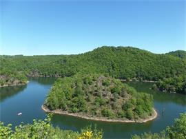 Kleine camping aan groot meer, Cantal, Auvergne