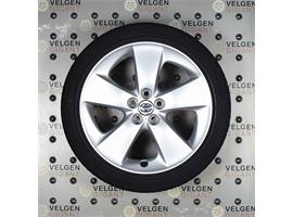 Mooie Toyota Prius velgen met Bridgestone zomer banden - kav