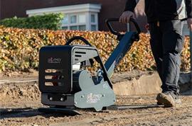 Giant GPR3558G trilplaat schakelbaar 3500kg 60 cm breed benzine of diesel met wielstel